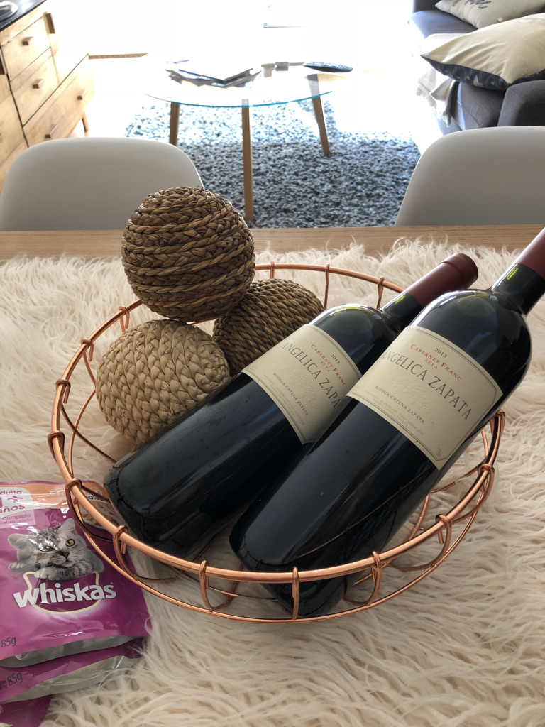 Dos botellas de Angélica Zapata preparadas para el regreso de Buenos Aires