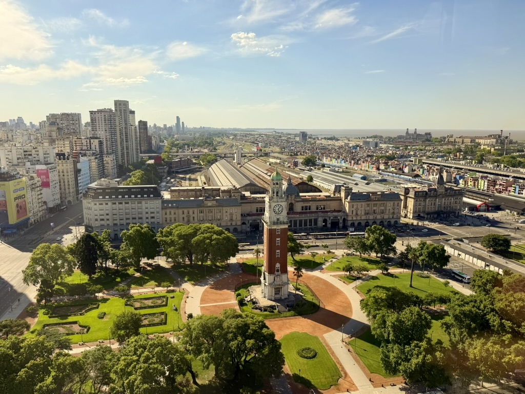 Vista de Retiro y la Torre Monumental desde el Sheraton Buenos Aires