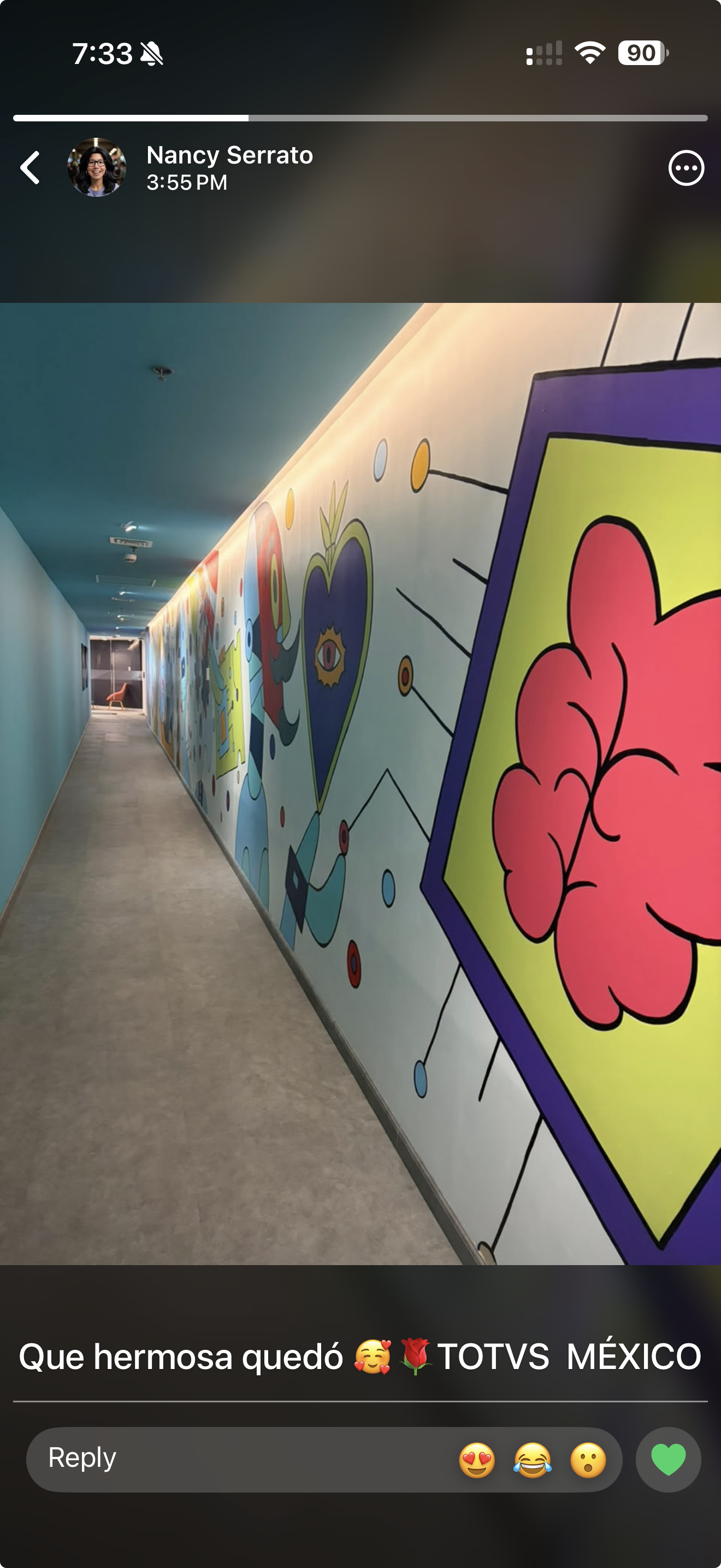 Mural concluido a lo largo del corredor de la oficina de TOTVS en Ciudad de México