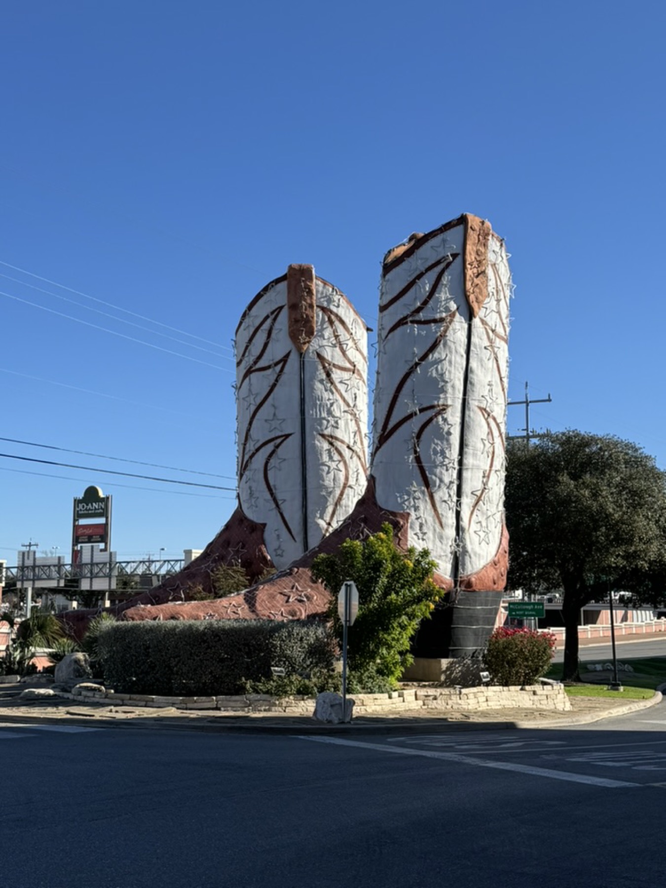 Las enormes botas de vaquero frente a North Star Mall en San Antonio