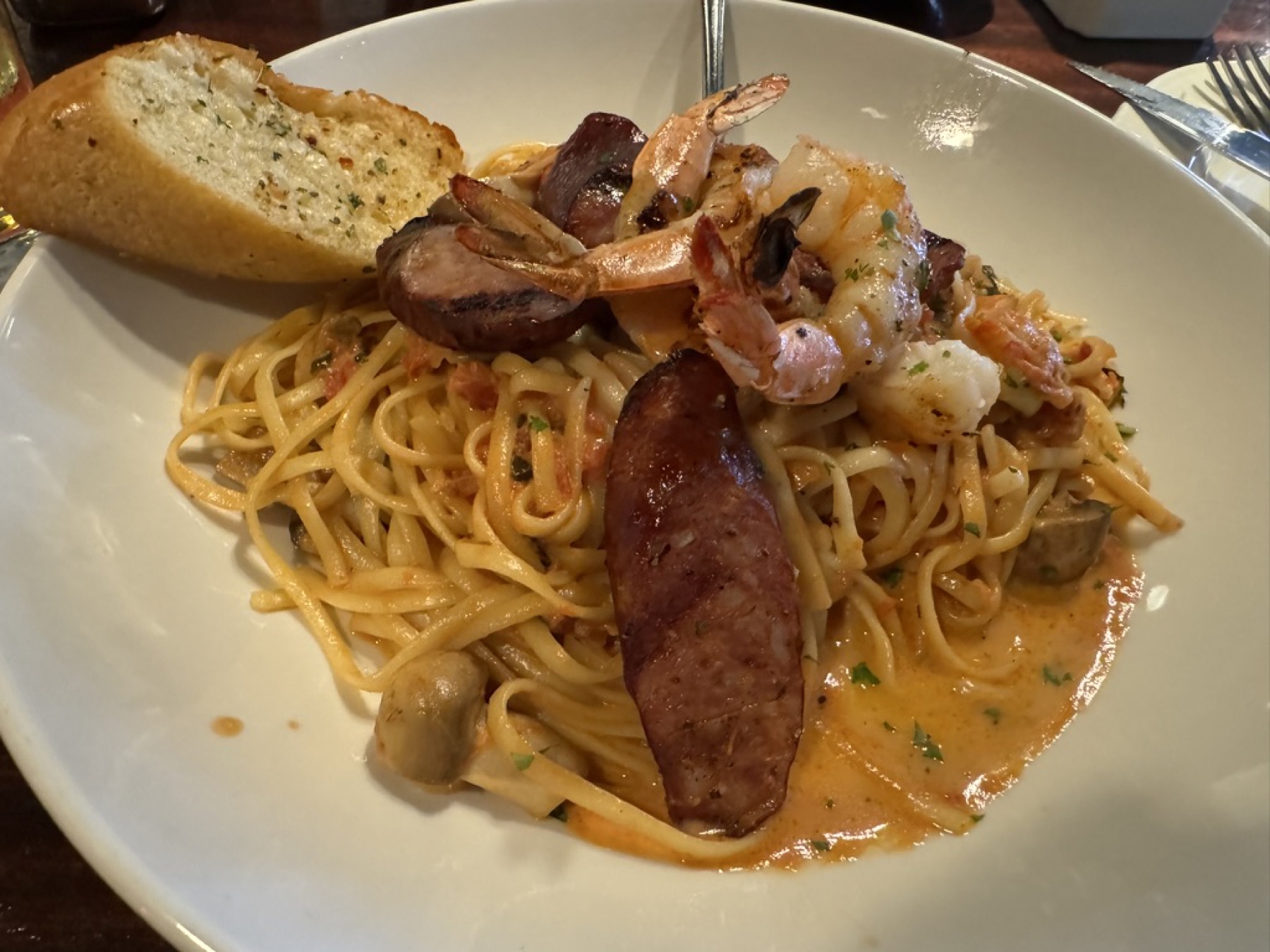 Plato de pasta con mariscos en Pappadeaux Seafood Kitchen