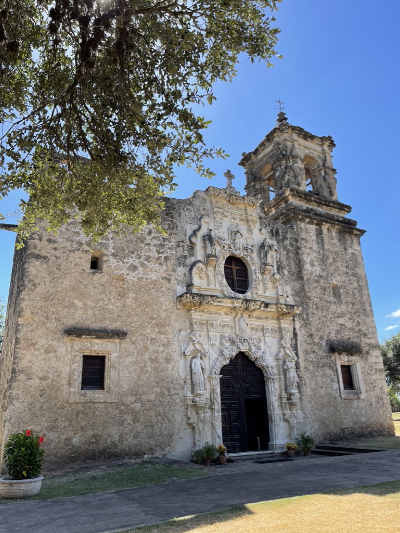Fachada ornamentada de Mission San José
