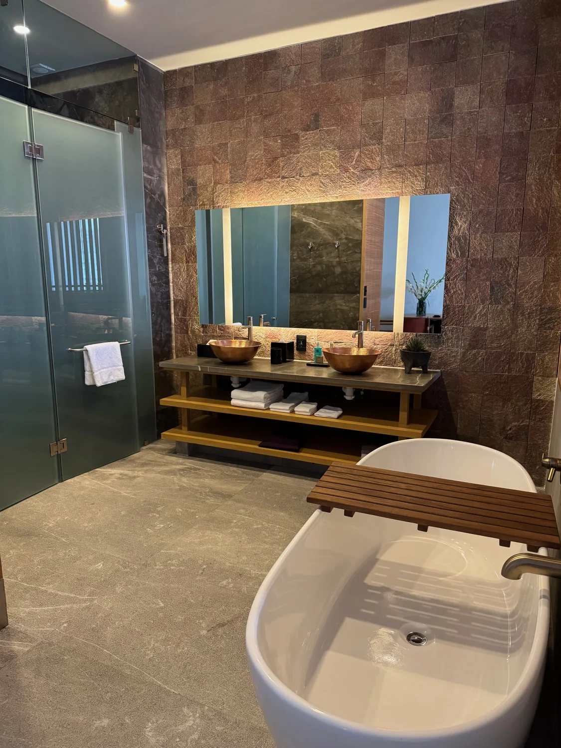 El cuidado de los materiales también en el baño.