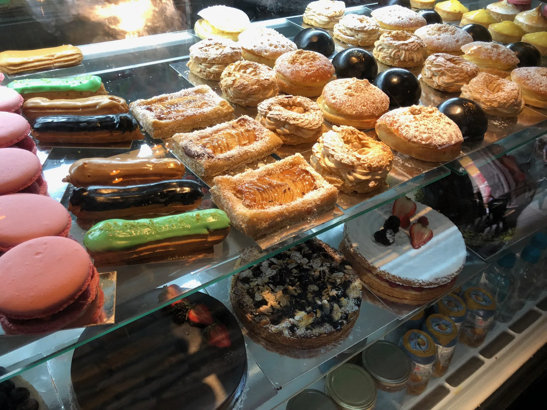 La vitrina de dulces, otra parte de nuestros recuerdos de San Miguel.