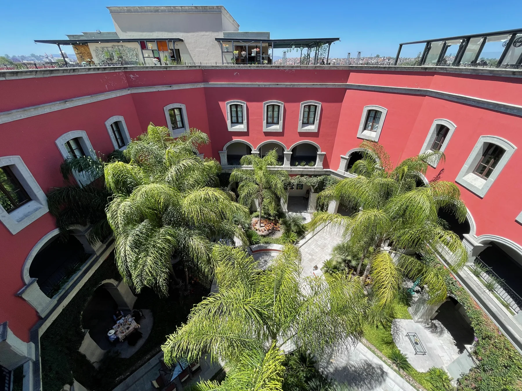 El patio de Rosewood, visto desde arriba.