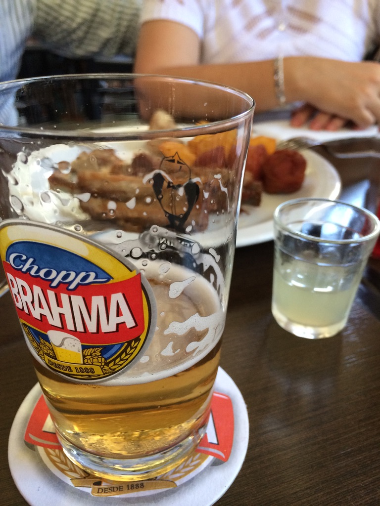 Chope servido en una mesa del Bar Brahma, en el centro de São Paulo